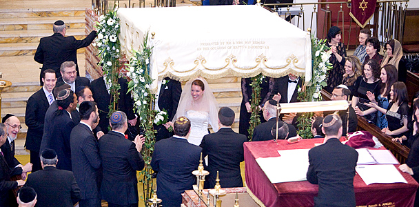 Photo of a couple getting married at Central Synagogue London